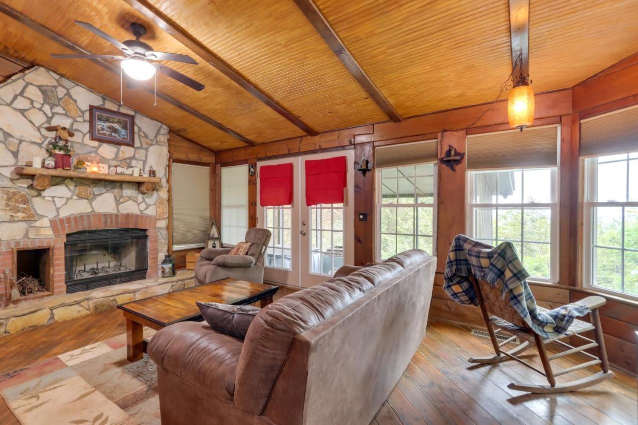 Mountaintop Ellijay Cabin With Private Hot Tub 外观 照片